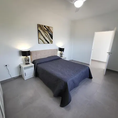 El Mirador 6 Bedrooms *