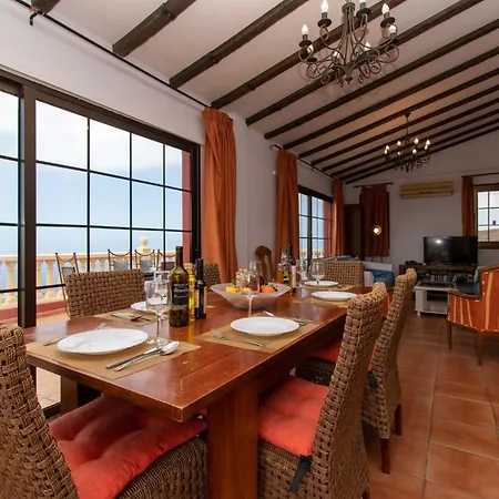 Villa El Mirador 6 Bedrooms *