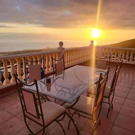 El Mirador 6 Bedrooms *